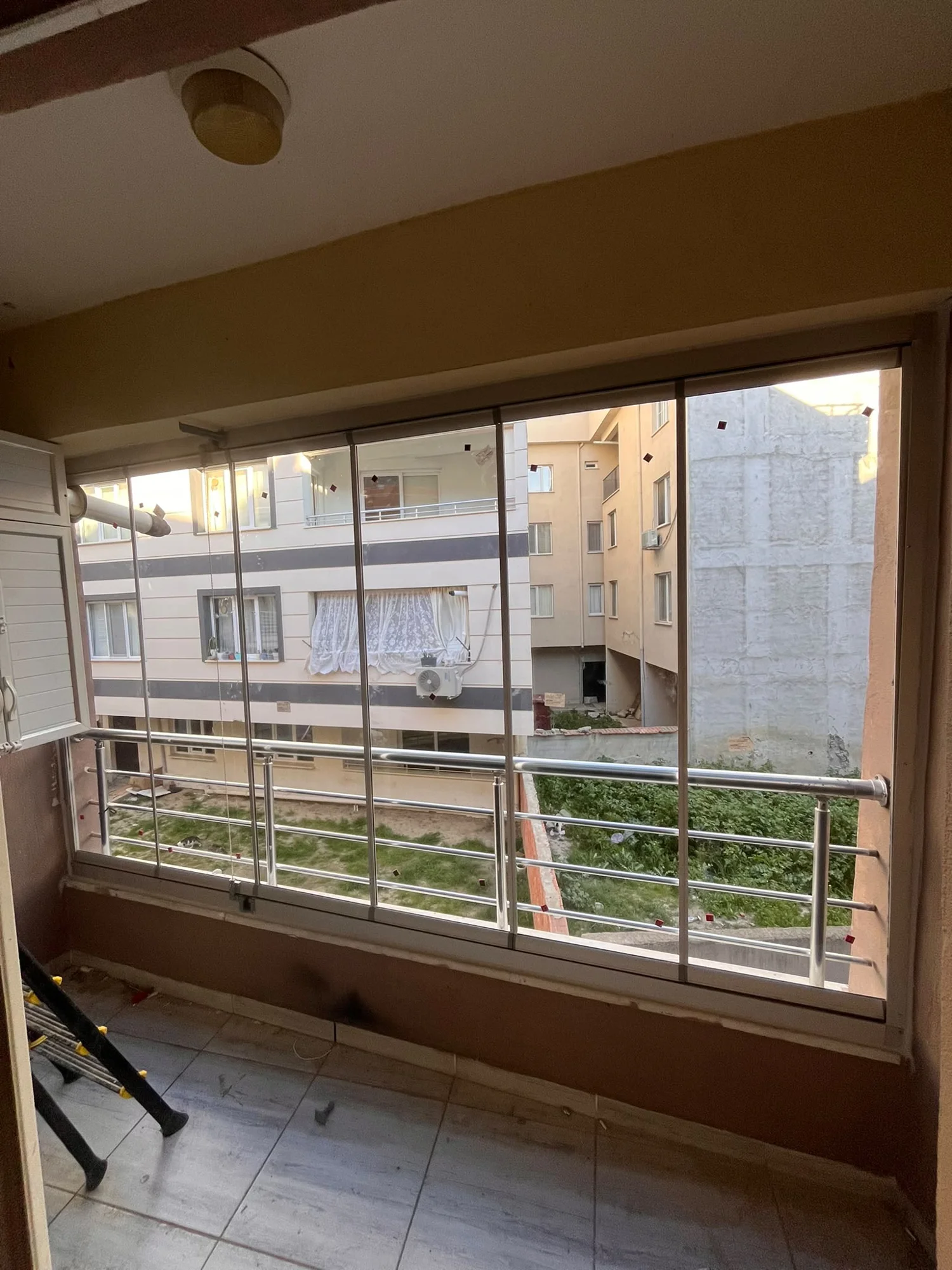 Saruhanlı cam balkon uygulaması – balkon cam kapatma – Ünal Yapı