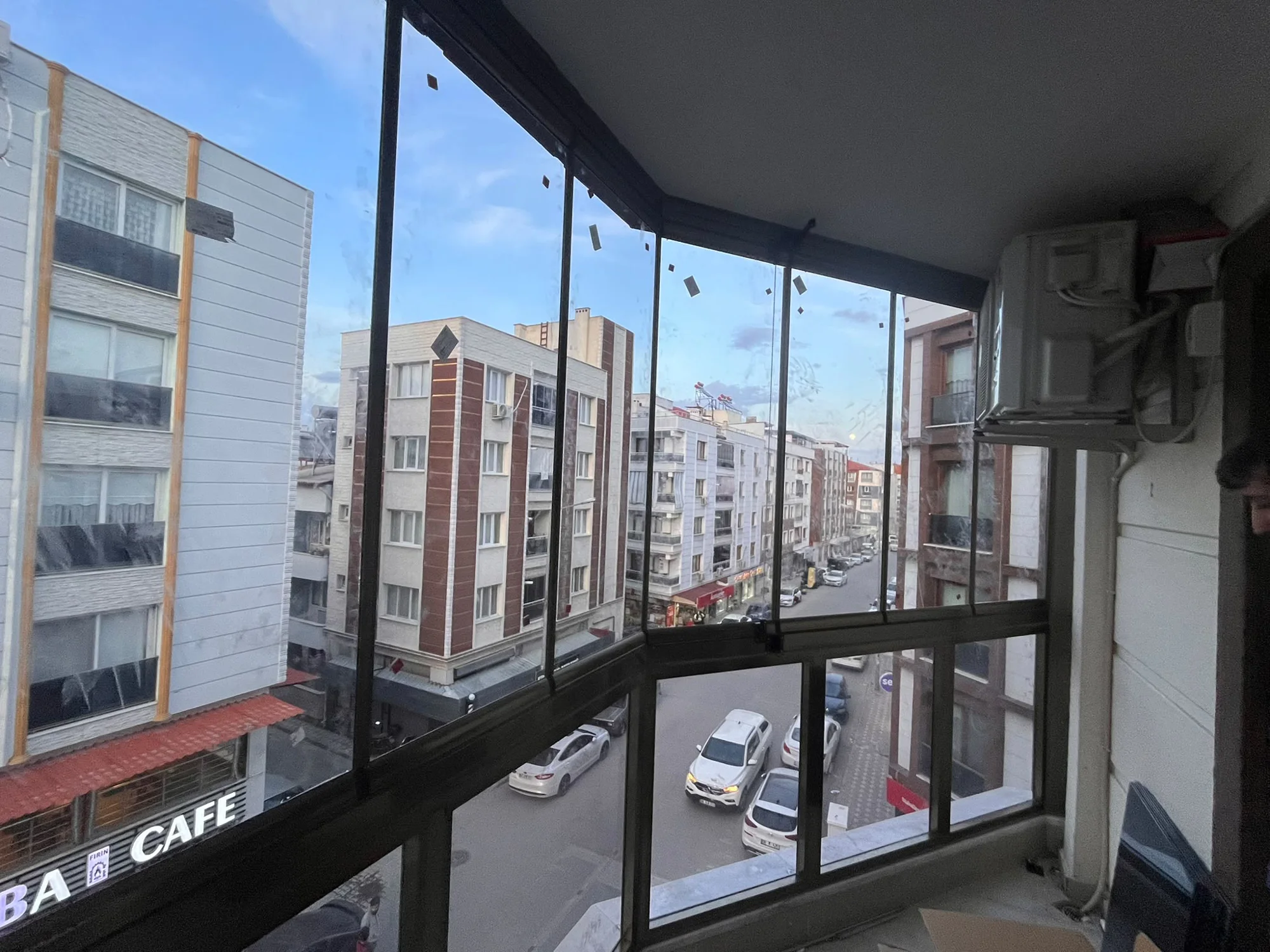 Saruhanlı cam balkon uygulaması – balkon iç görünümü – Ünal Yapı