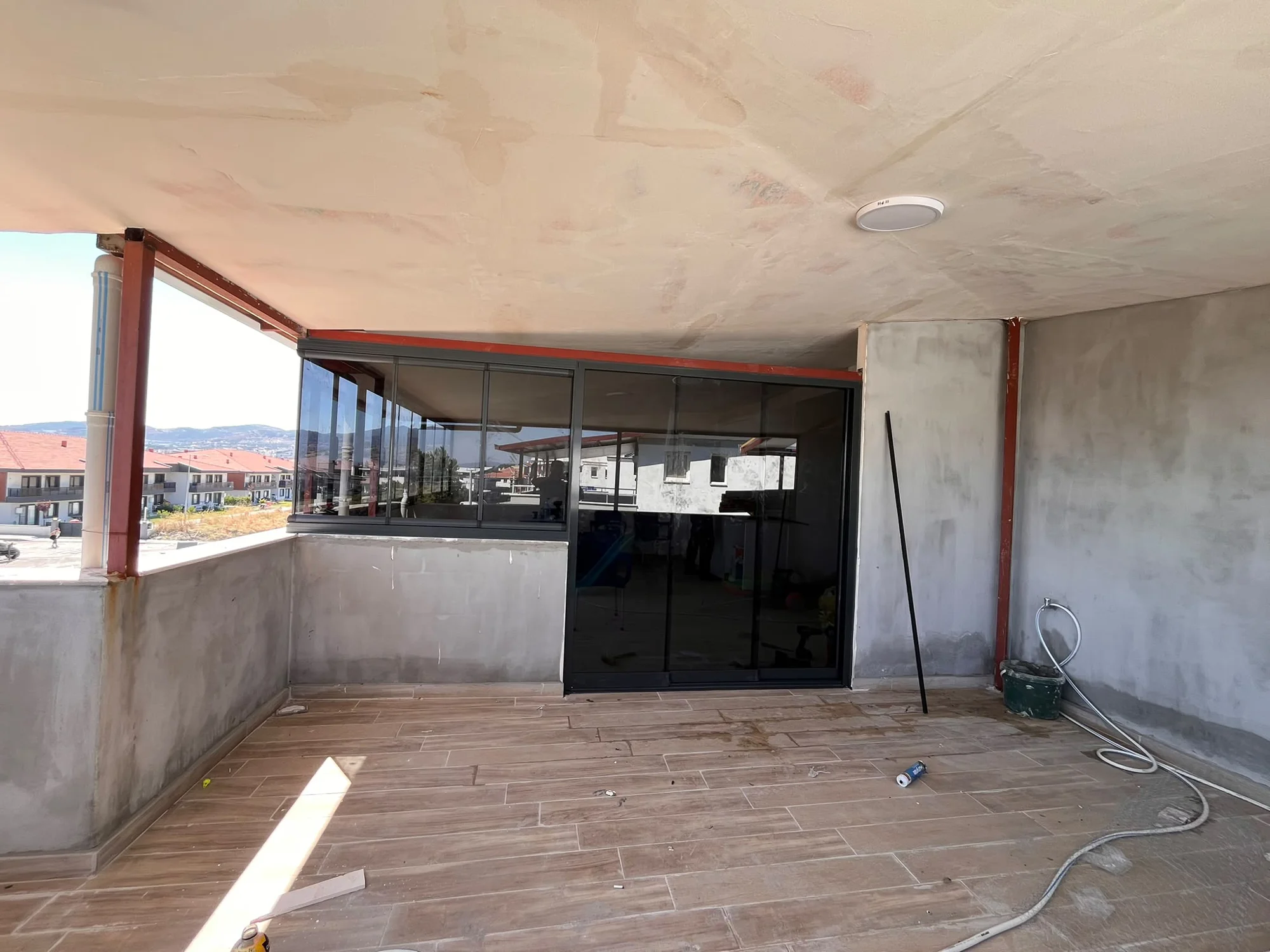Saruhanlı teras kapatma uygulaması – cam sistem montajı – Ünal Yapı