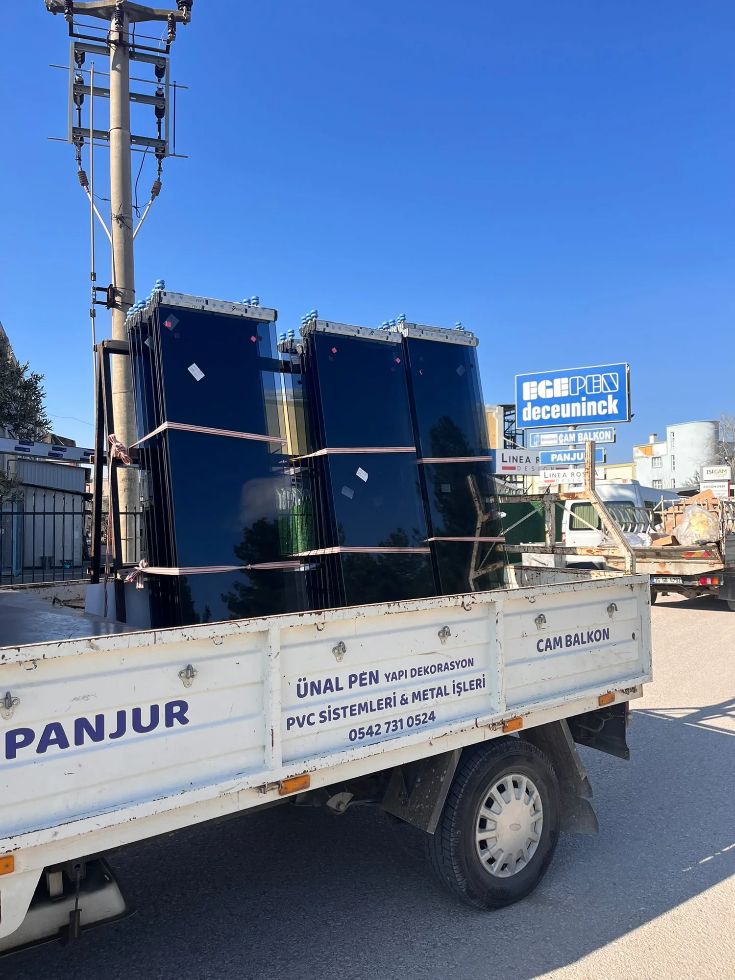 Ünal Yapı servis aracı – panjur ve PVC sistemleri sevkiyatı