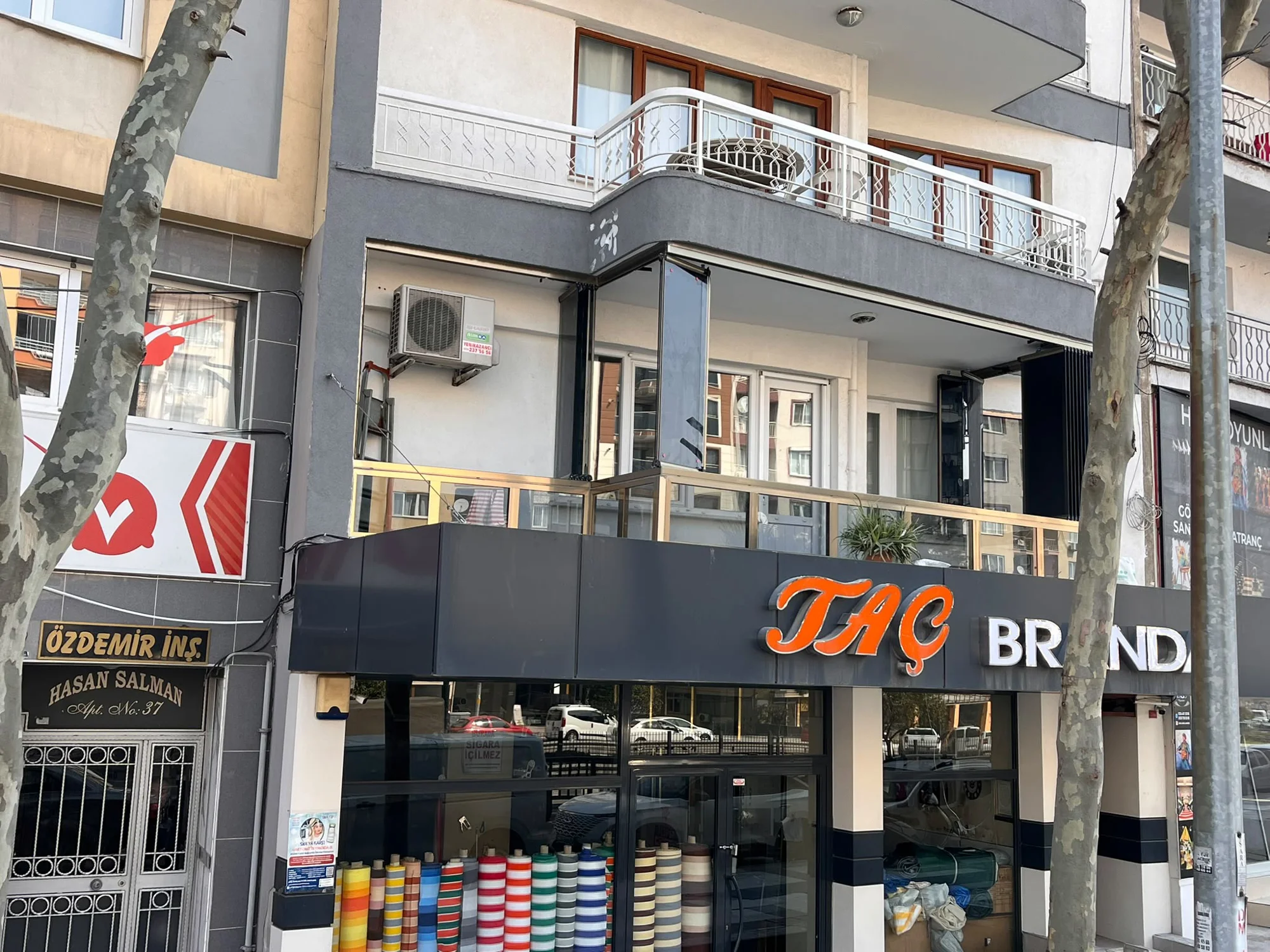 Saruhanlı vitrin cam ve alüminyum doğrama uygulaması – mağaza cephesi – Ünal Yapı