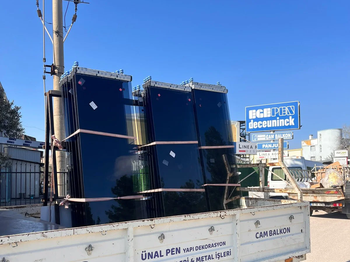 Ünal Yapı servis aracı – panjur ve PVC sistemleri sevkiyatı