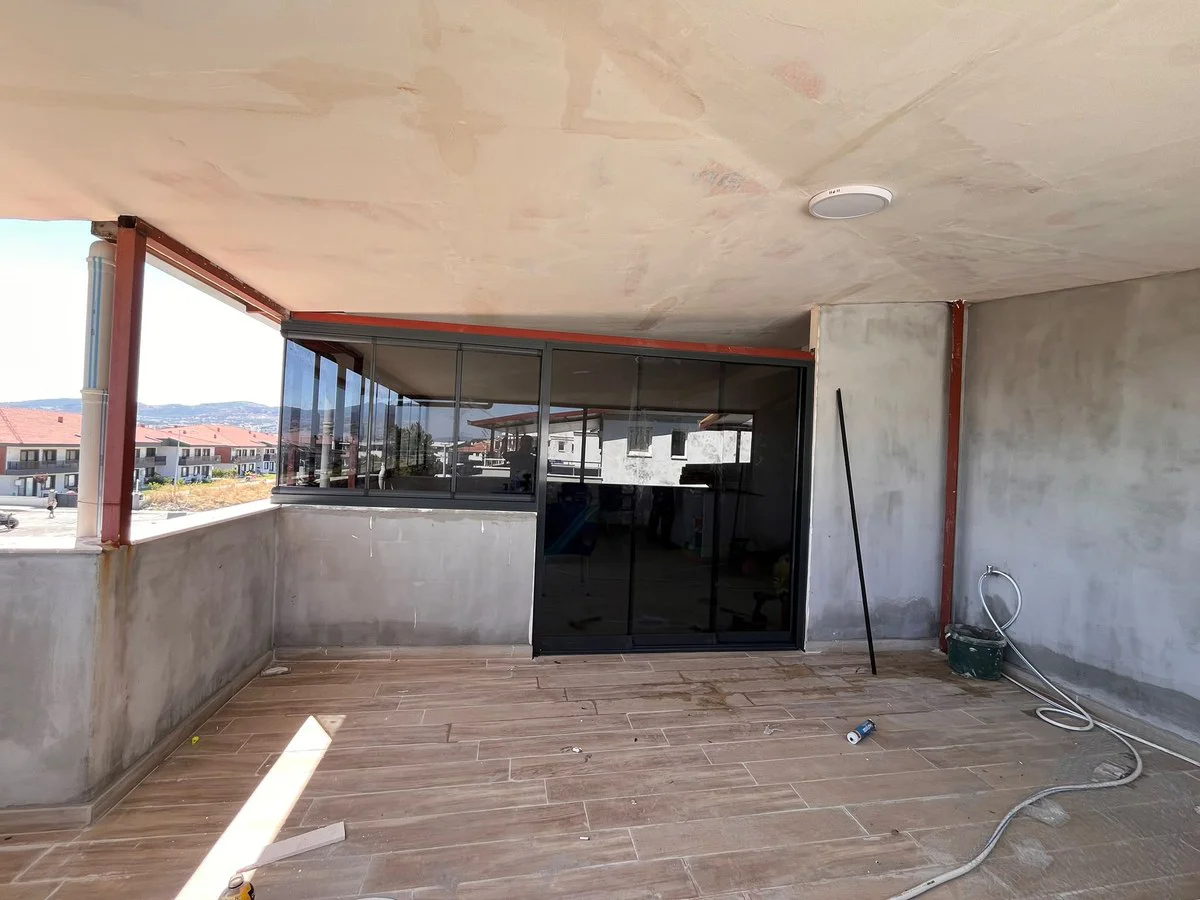 Saruhanlı teras kapatma uygulaması – cam sistem montajı – Ünal Yapı